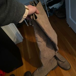 Knee high lace up boats